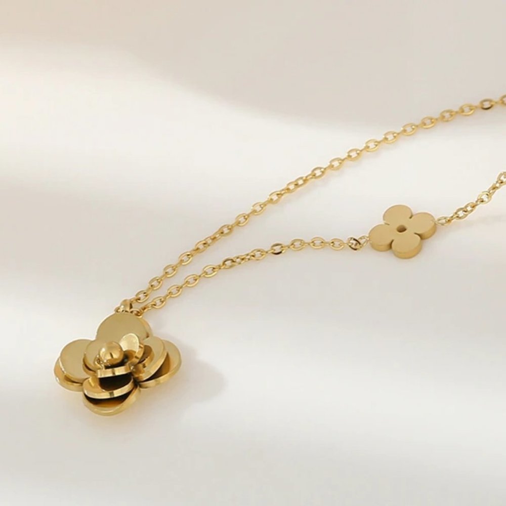 New 18K Gold Plated Clover Necklace a - Picture 2 of 4